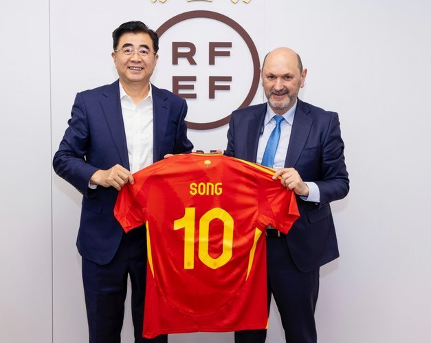 因凡蒂诺会晤宋凯共议足球发展