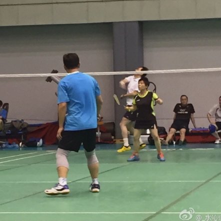 张卓毅转身成“羽球侠”足球梦断缘起羽毛球