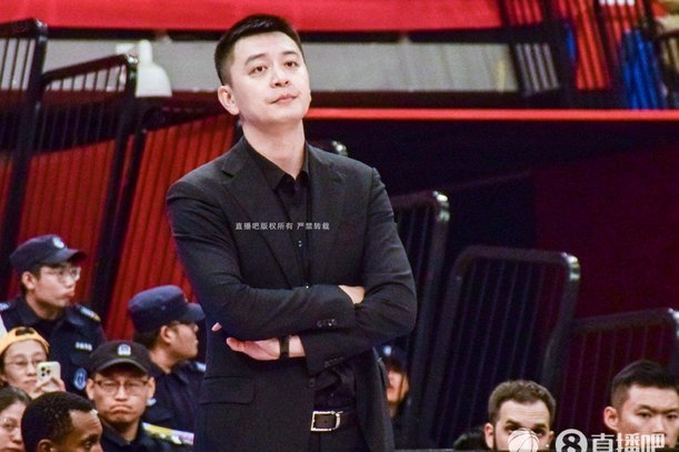 周海滨脑子被门挤了吗 替补主力实力分不清?