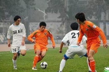 依木兰连续两场中乙满勤出战