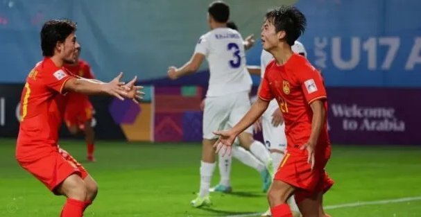 U17亚洲杯：逆境中的拼搏——中日小将激情竞争