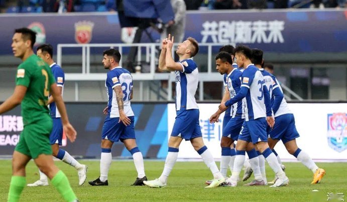 米特里策任意球破门浙江1-0领先津门虎