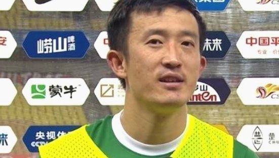 姜至鹏谢场争议：赛后中指风波再起
