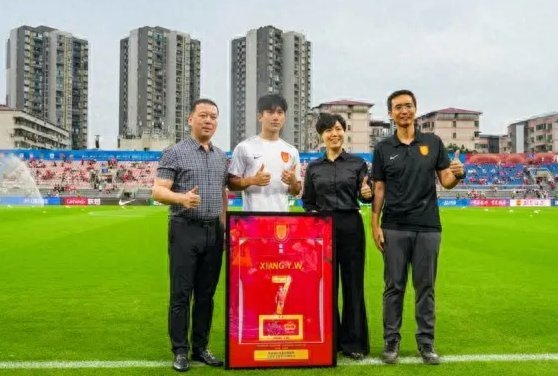 中超-肯帕努破门哈达斯进球被吹 铜梁龙1-0津门虎