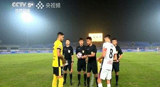 记者：青岛西海岸主场对阵成都蓉城的比赛提前一天进行