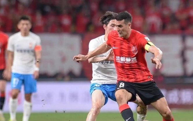 记者：青岛西海岸主场对阵成都蓉城的比赛提前一天进行