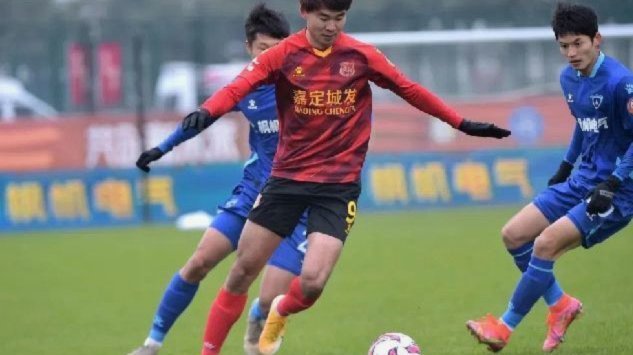 小鳄哥：这么多青训球王，出一个中乙一条龙不难吧？