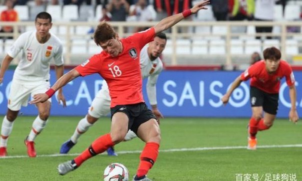 半场：韩国1-1中国，王钰栋单刀破门，李英俊头球扳平
